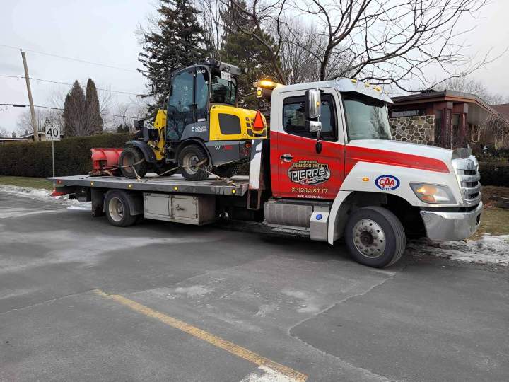 Transport spécialisé machinerie Québec