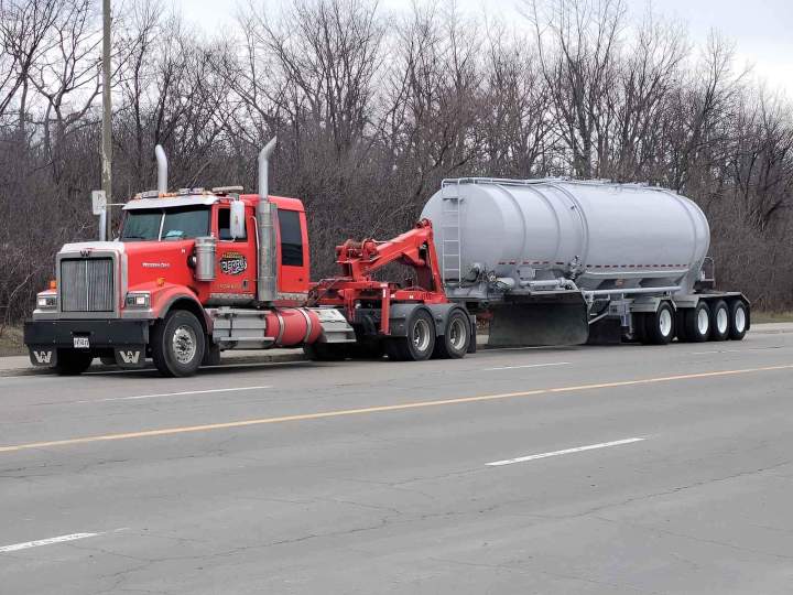 Transport et remorquage poids lourds Québec